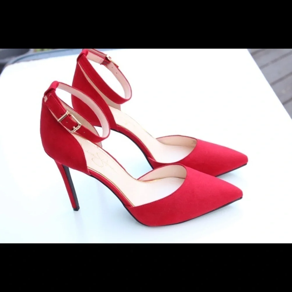 Jessica Simpson Parker pumps